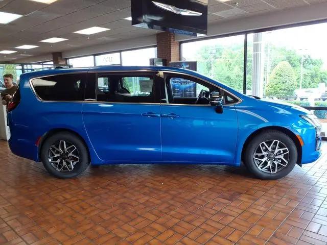 2027 Chrysler Pacifica Limited