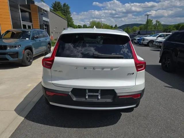 2025 Volvo XC40 B5 Plus Bright Theme