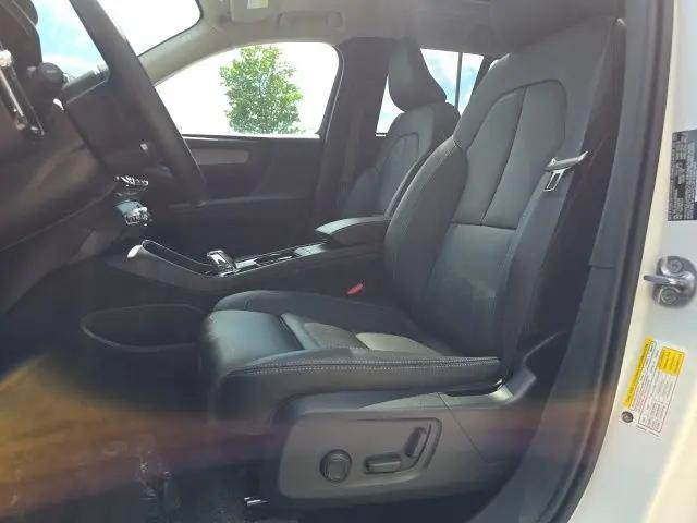 2025 Volvo XC40 B5 Plus Bright Theme