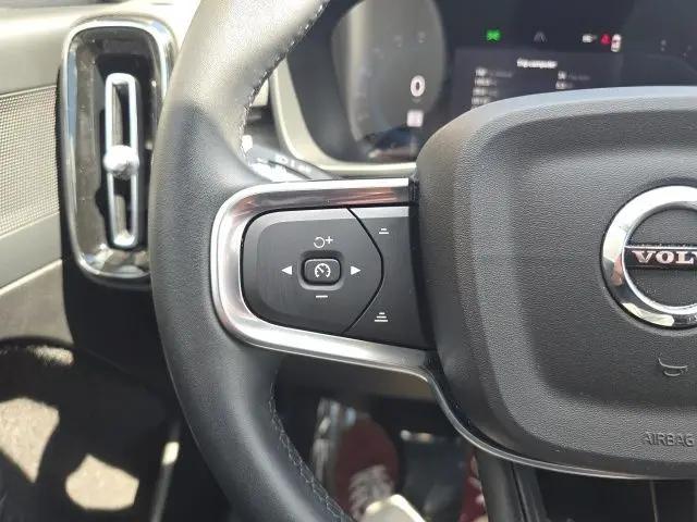 2025 Volvo XC40 B5 Plus Bright Theme