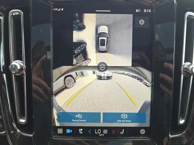 2025 Volvo XC40 B5 Plus Bright Theme