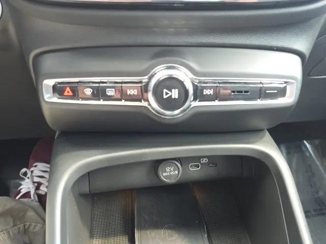 2025 Volvo XC40 B5 Plus Bright Theme