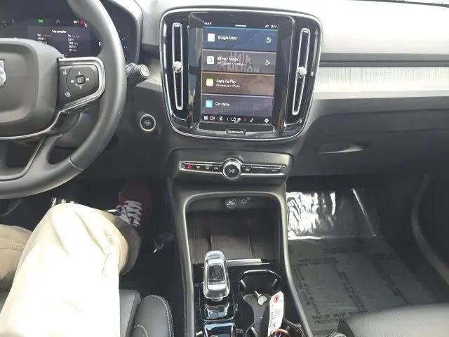 2025 Volvo XC40 B5 Plus Bright Theme