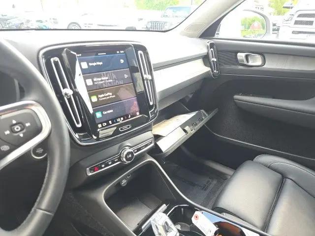 2025 Volvo XC40 B5 Plus Bright Theme