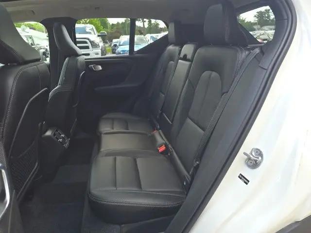 2025 Volvo XC40 B5 Plus Bright Theme
