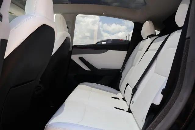 2026 Tesla Model Y Premium Rear-Wheel Drive