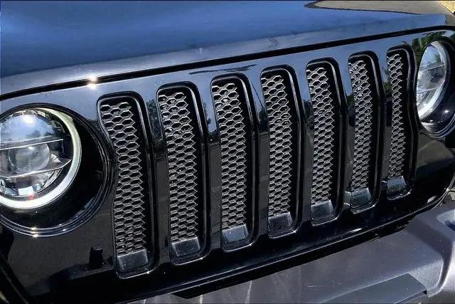2023 Jeep Wrangler 4-Door Sahara Altitude 4x4