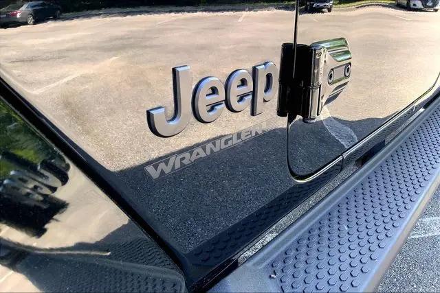 2023 Jeep Wrangler 4-Door Sahara Altitude 4x4