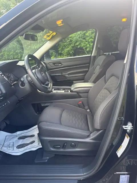 2025 Nissan Pathfinder SV 4WD