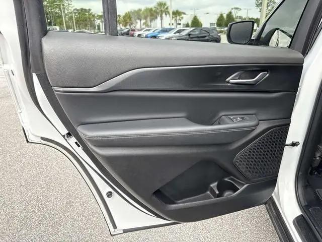2023 Jeep Grand Cherokee L Laredo 4x4