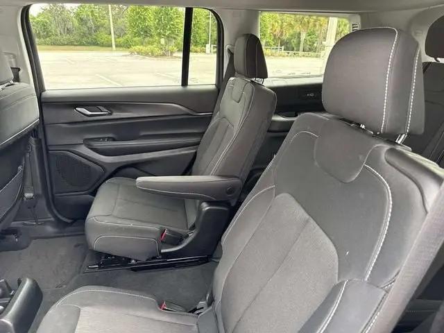 2023 Jeep Grand Cherokee L Laredo 4x4