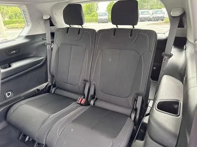 2023 Jeep Grand Cherokee L Laredo 4x4