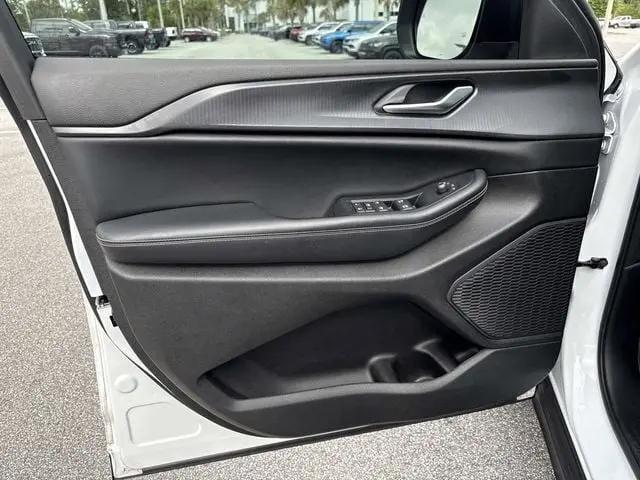 2023 Jeep Grand Cherokee L Laredo 4x4