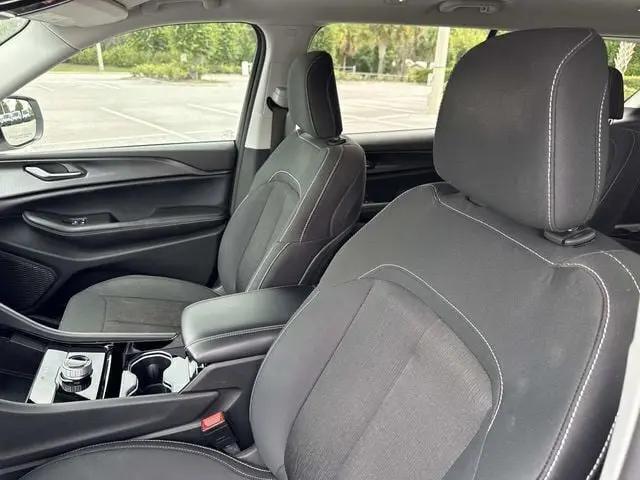 2023 Jeep Grand Cherokee L Laredo 4x4