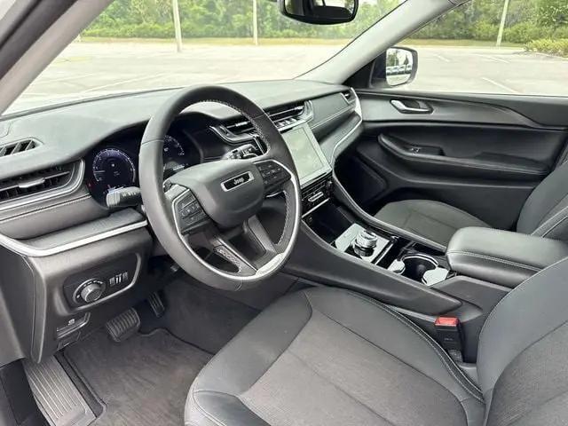 2023 Jeep Grand Cherokee L Laredo 4x4