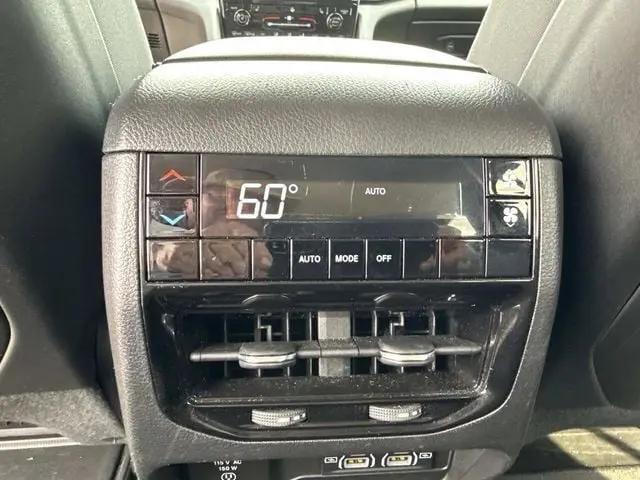 2023 Jeep Grand Cherokee L Laredo 4x4