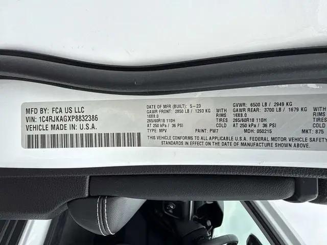 2023 Jeep Grand Cherokee L Laredo 4x4
