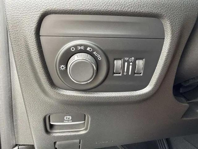 2023 Jeep Grand Cherokee L Laredo 4x4