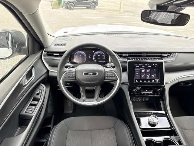 2023 Jeep Grand Cherokee L Laredo 4x4
