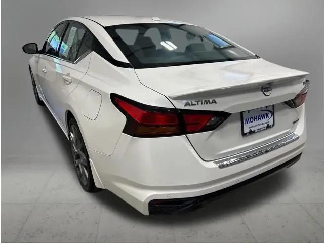 2023 Nissan Altima SR VC-Turbo FWD