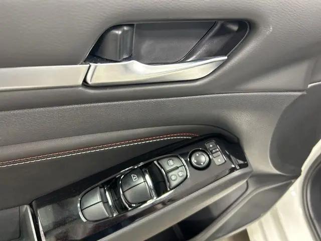 2023 Nissan Altima SR VC-Turbo FWD