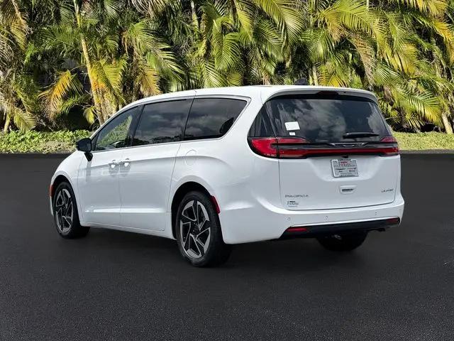 2027 Chrysler Pacifica Limited