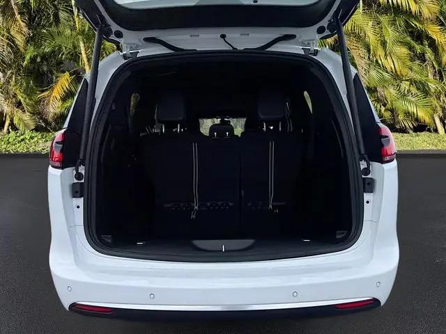 2027 Chrysler Pacifica Limited