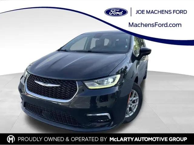 2023 Chrysler Pacifica Touring L for sale in Columbia, MO