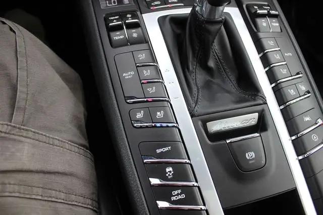 2020 Porsche Macan Macan