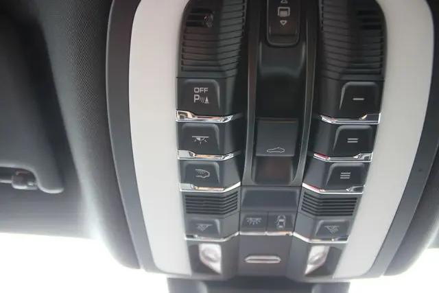 2020 Porsche Macan Macan