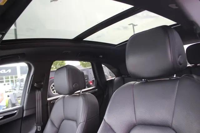 2020 Porsche Macan Macan