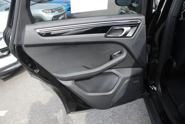 2020 Porsche Macan Macan