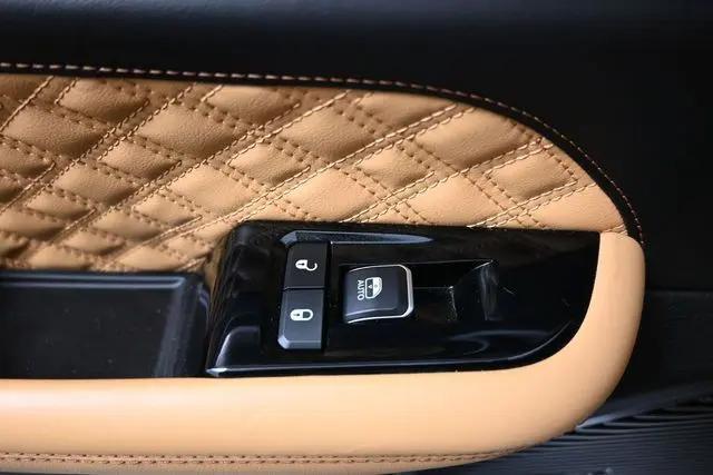 2023 Jeep Grand Cherokee Summit 4x2