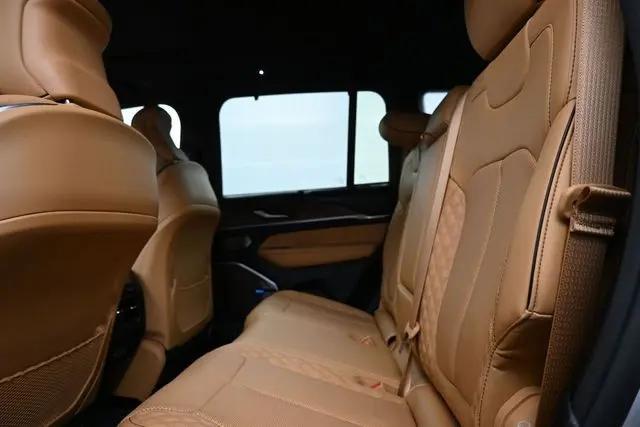 2023 Jeep Grand Cherokee Summit 4x2