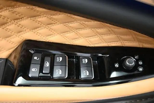 2023 Jeep Grand Cherokee Summit 4x2
