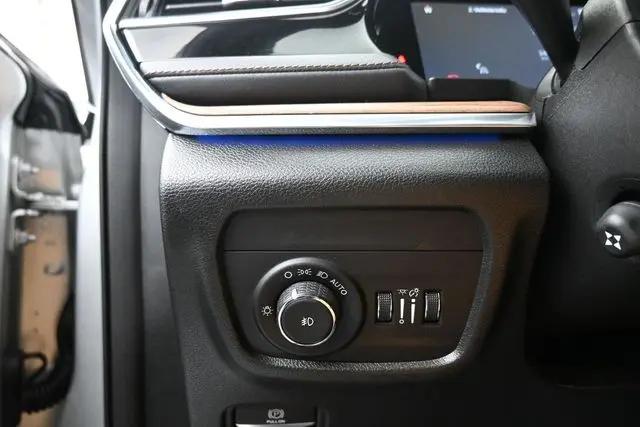 2023 Jeep Grand Cherokee Summit 4x2