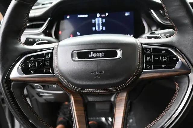 2023 Jeep Grand Cherokee Summit 4x2