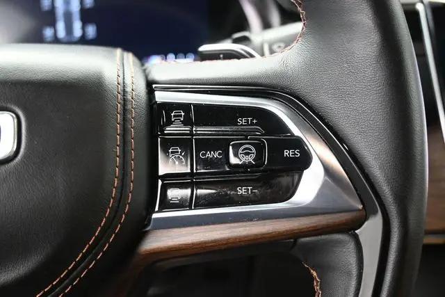 2023 Jeep Grand Cherokee Summit 4x2
