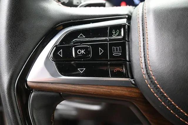 2023 Jeep Grand Cherokee Summit 4x2