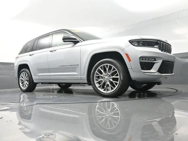 2023 Jeep Grand Cherokee Summit 4x2