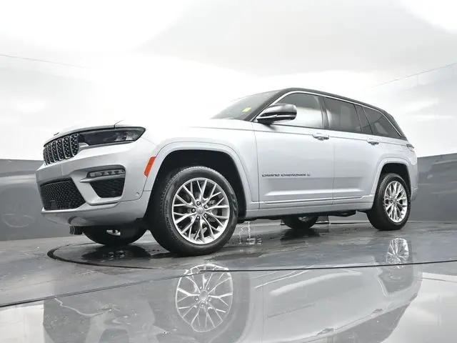 2023 Jeep Grand Cherokee Summit 4x2