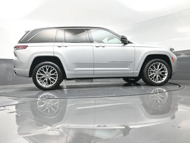 2023 Jeep Grand Cherokee Summit 4x2