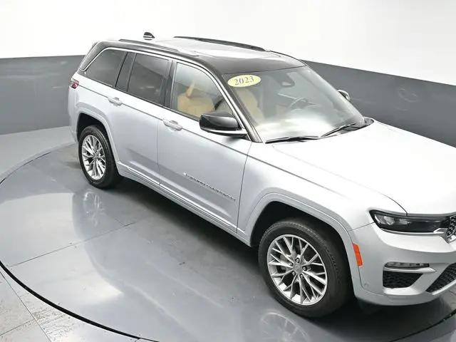 2023 Jeep Grand Cherokee Summit 4x2