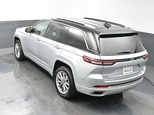 2023 Jeep Grand Cherokee Summit 4x2