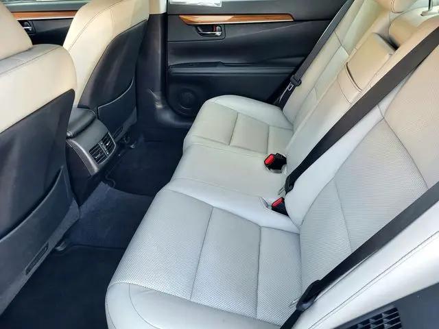 2015 Lexus ES 300h ES 300h