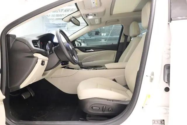 2018 Buick Regal TourX Essence