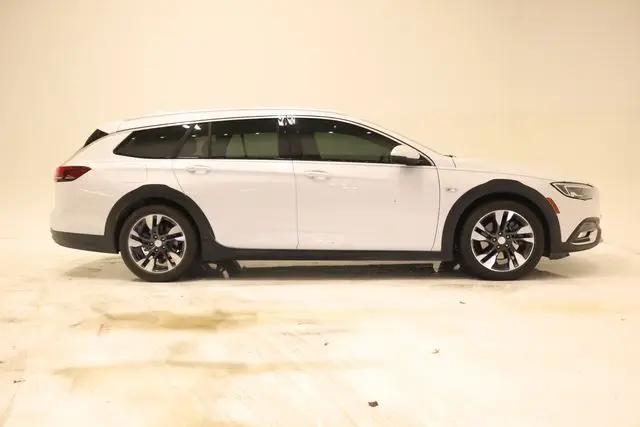 2018 Buick Regal TourX Essence