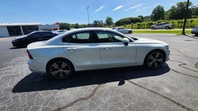 2022 Volvo S60 B5 Inscription