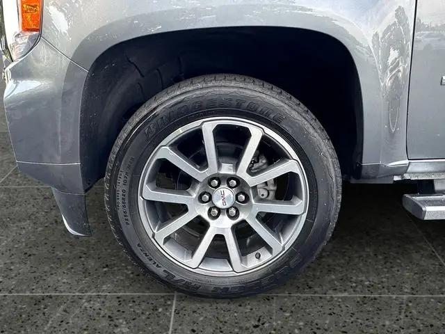 2022 GMC Canyon 4WD Crew Cab Short Box Denali