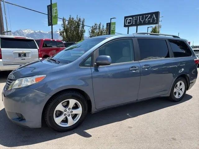 2017 Toyota Sienna LE 8 Passenger